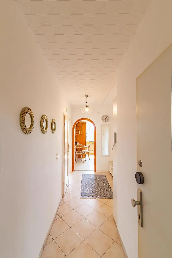 Best Rated Central Apartment Vienna - Ac, Wifi, 24H7Days Self Check-In, Board Games, Netflix 0*,  Austria