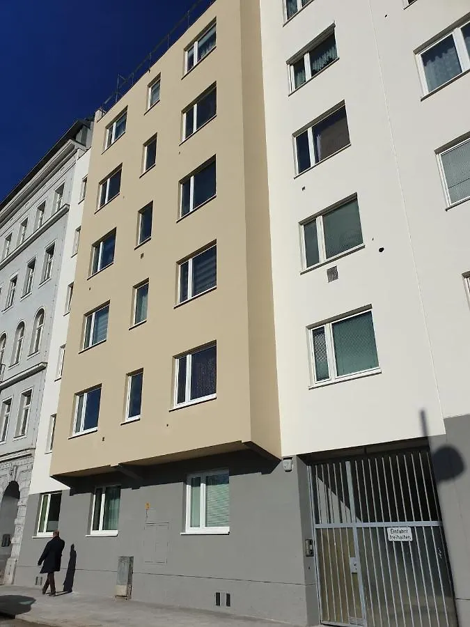 Best Rated Central Apartment Vienna - Ac, Wifi, 24H7Days Self Check-In, Board Games, Netflix